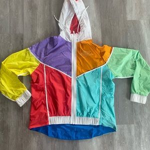 Nike Women’s windbreaker running jacket!